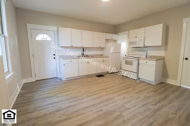 Primary Photo - 428 Lincoln Hwy E