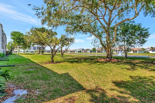 Building Photo - 14723 Cumberland Dr