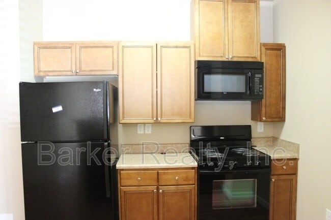 Building Photo - Bristol Creek Apartments