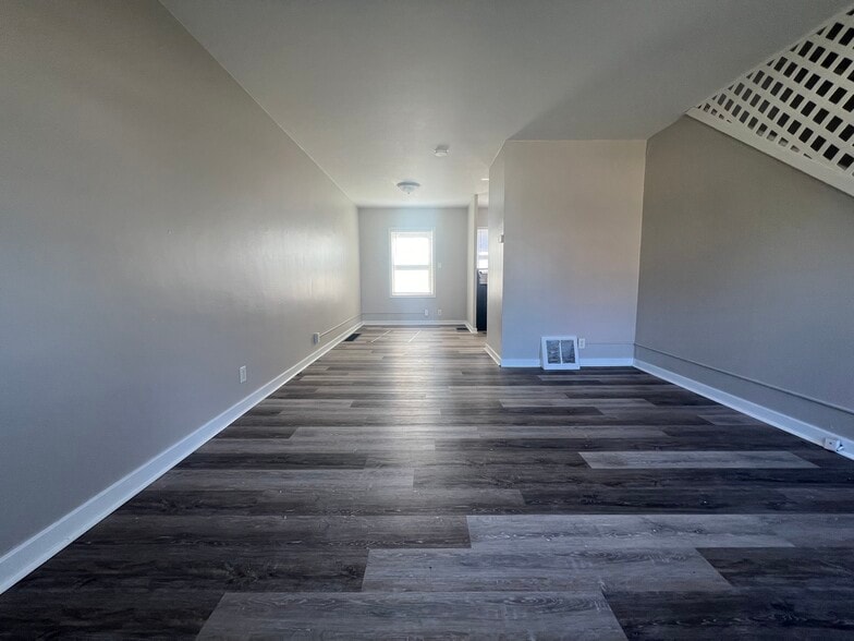 Building Photo - 124 Locust St