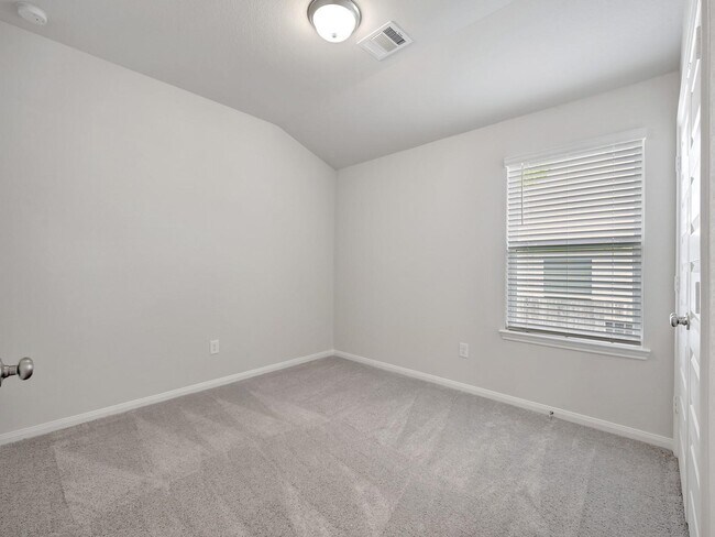 Building Photo - 18738 Timber Gln Dr