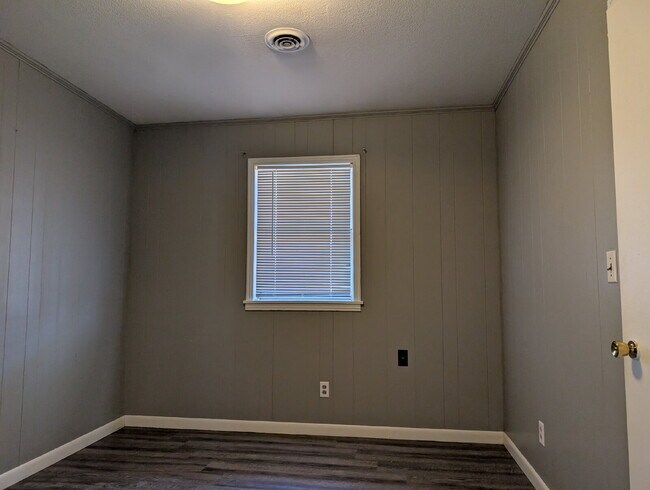 Building Photo - 120 Willow Ln