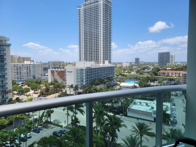 Building Photo - 3901 S Ocean Dr
