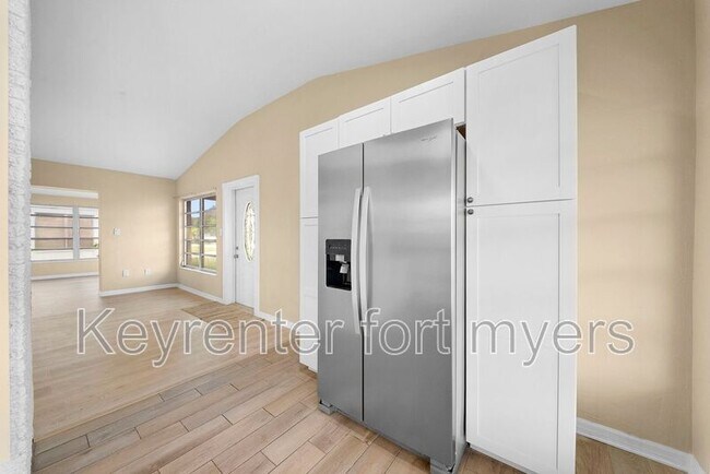 Building Photo - 275 Lakeview Dr