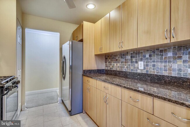 Building Photo - 1952 Kennedy Dr