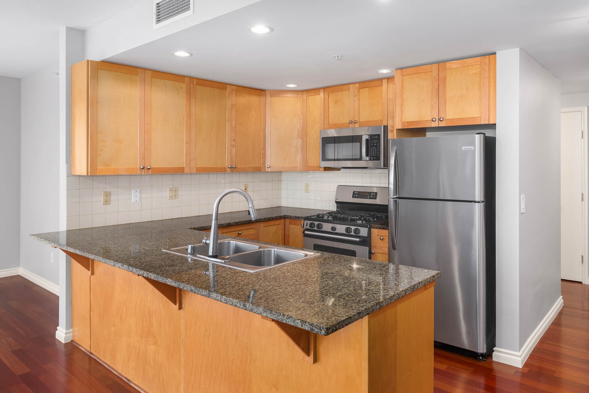 Building Photo - 1420 Terry Ave