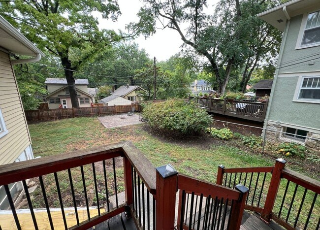 Building Photo - Charming 3-Bed Home Near Loose Park & Plaza!