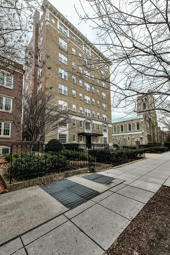 Building Photo - Luxury Two Bedroom near DuPont + Parking