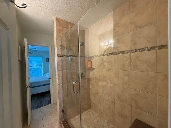 Building Photo - 3506 Cove View Blvd
