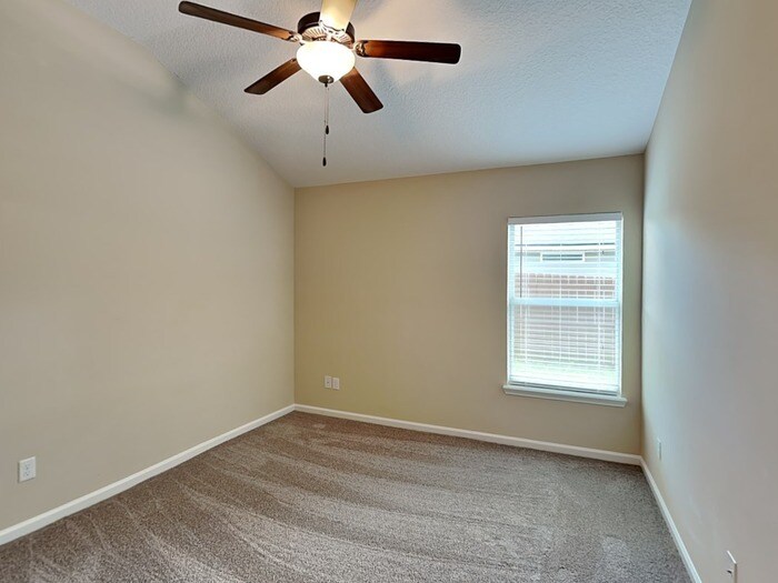 Building Photo - 252 Bridgeport Ln
