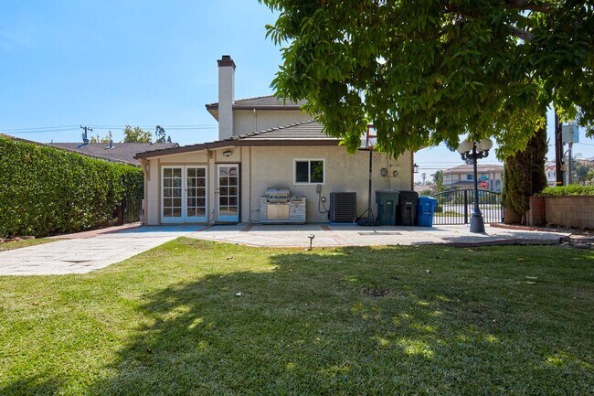 Building Photo - 1430 Lovell Ave