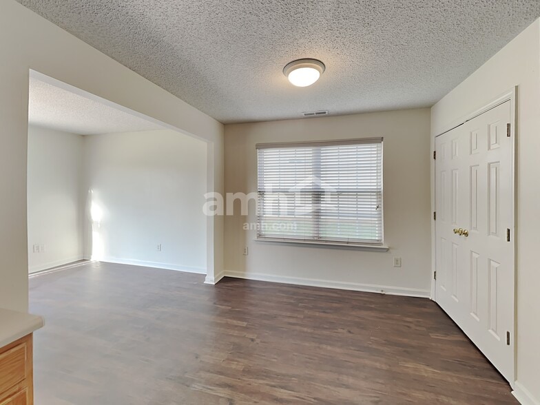 Building Photo - 10502 Plantain Ct