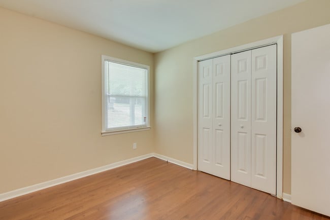 Building Photo - 2216 Walden Dr