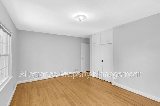 Building Photo - 3548 N Valley St