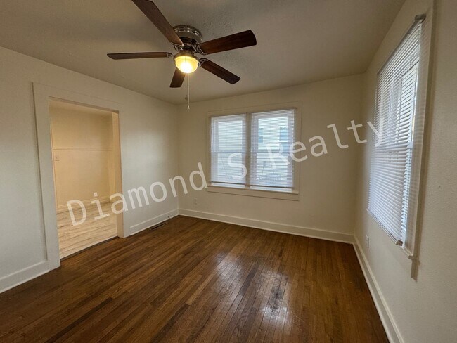 Building Photo - Adorable Stone 1 Bedroom Home Available!