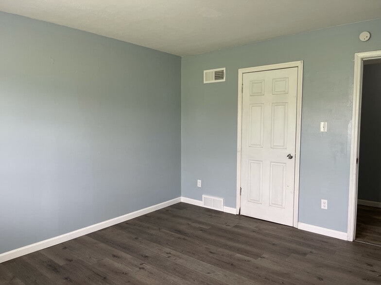 Building Photo - 35 N Idlewild St