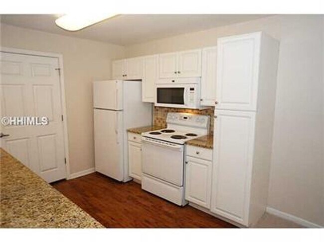 Building Photo - 4924 Bluffton Parkway