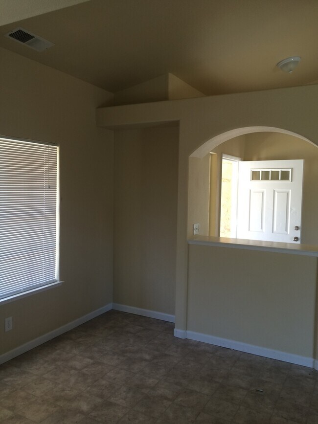 Building Photo - Madera Home for Rent