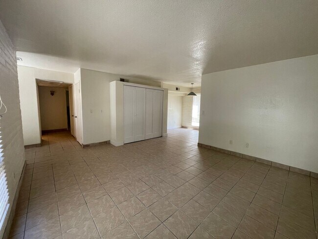 Building Photo - Remodeled 2 Bed / 2 Bath in Lovely Community – Pool, Covered Parking & Great Location