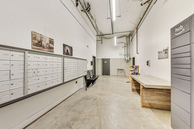 Building Photo - 5701 International Blvd