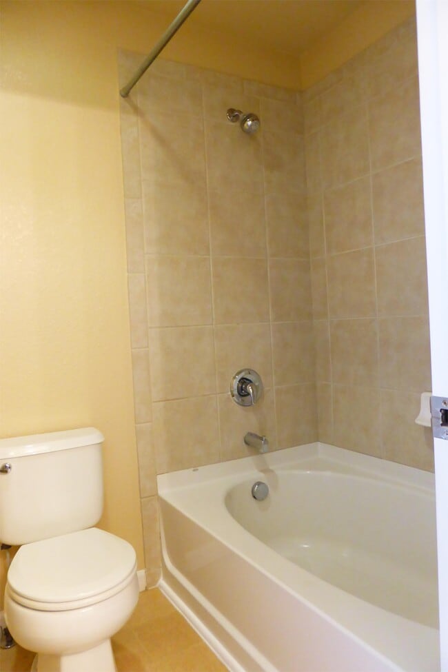 Building Photo - 8486 Meadowcrest Dr