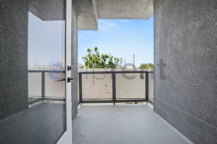 Building Photo - Unit 316