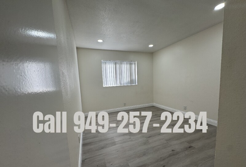 Building Photo - 4914 E Gayann Dr