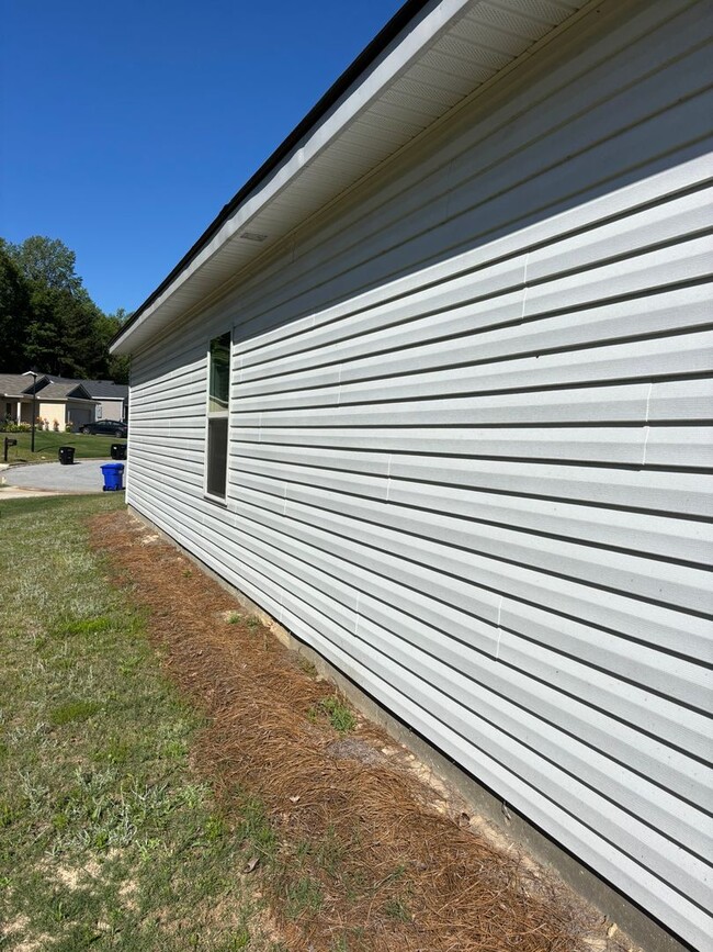 Building Photo - Beautiful home located in a culdesac.