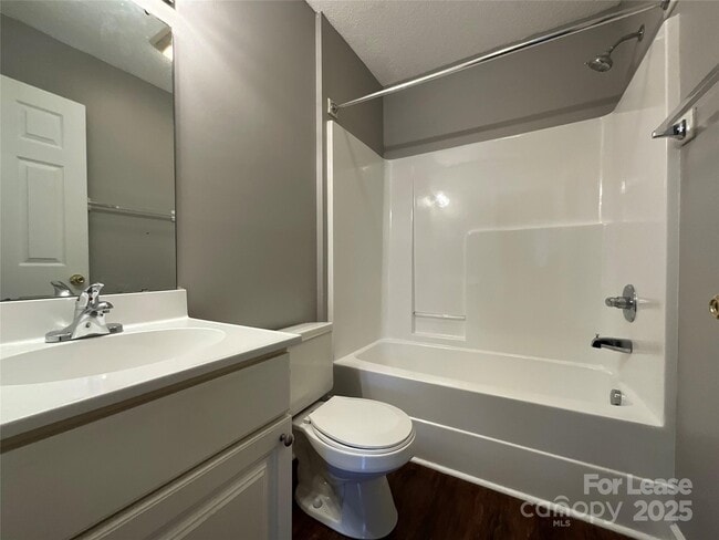 Building Photo - 206 W 15th St