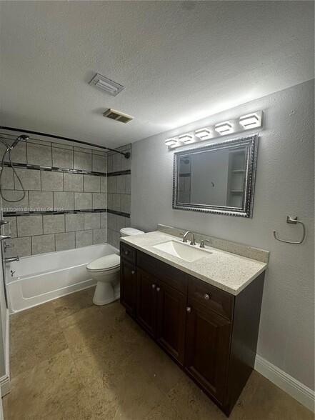 Building Photo - 12760 Vista Isles Dr