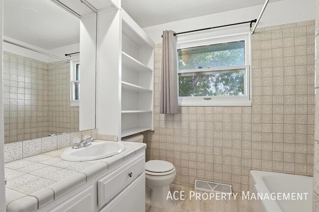 Building Photo - 4586 Wentworth Dr