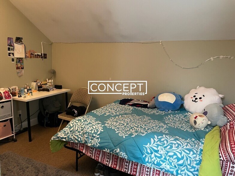 Building Photo - 12 Shepherd Ave