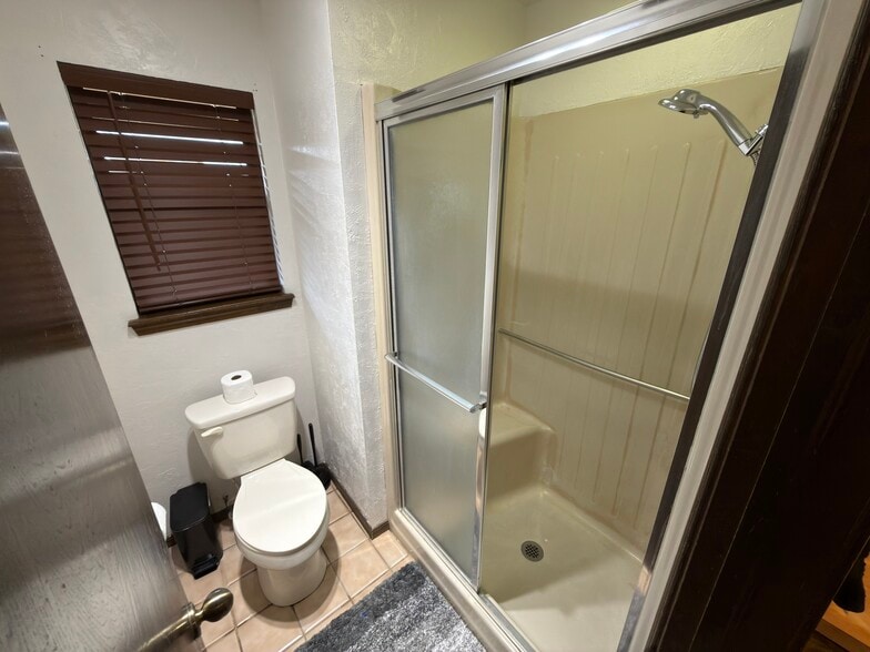 Master Bathroom - 2105 Appomattox