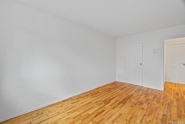 Building Photo - 155-09 Locke Ave