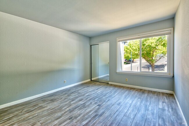 Building Photo - 355 Parkview Terrace