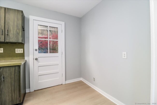 Building Photo - 381 Litchfield Rd