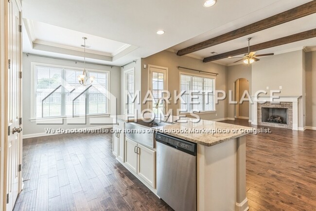Building Photo - 5057 Maiden Ln