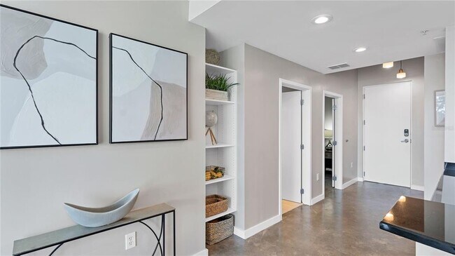 Building Photo - 525 E Jackson St