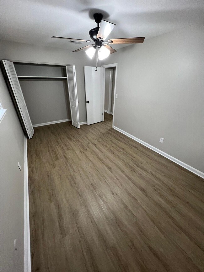 Building Photo - 4454 Lapaloma Dr