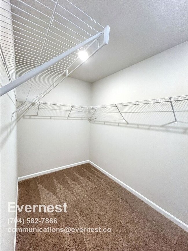 Building Photo - 2160 Willow Gln Dr