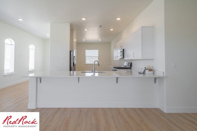 Building Photo - Brand New Stand Alone Home In Desert Color
