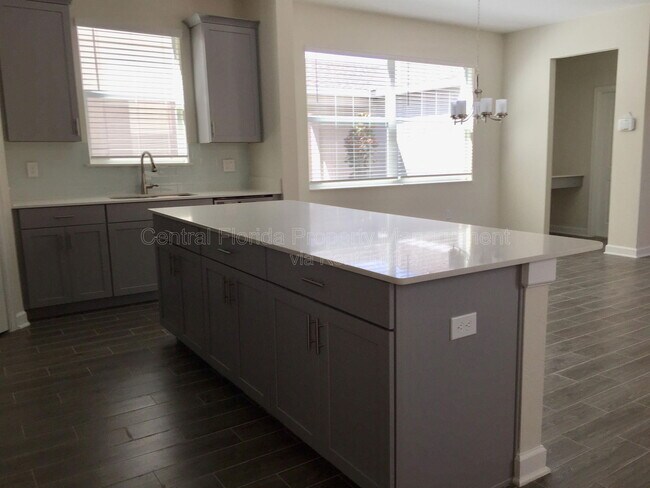 Building Photo - 12076 Theme Alley