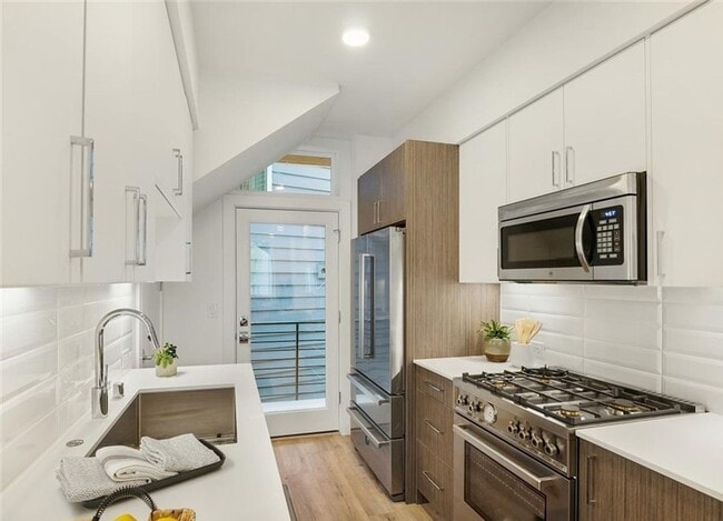Building Photo - 447 NE 73rd St