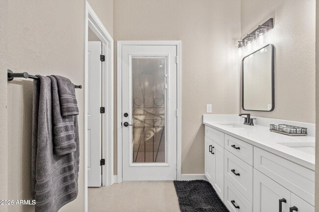 Building Photo - 2735 N Diego Cir