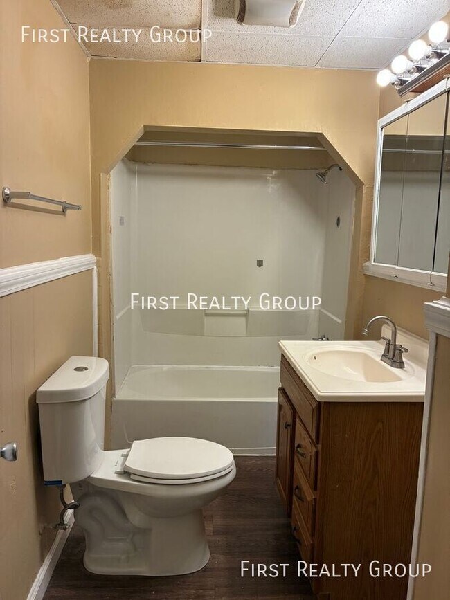 Building Photo - 5290 Derby Rd