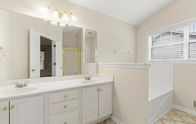 Building Photo - 4450 Bradstone Trace NW