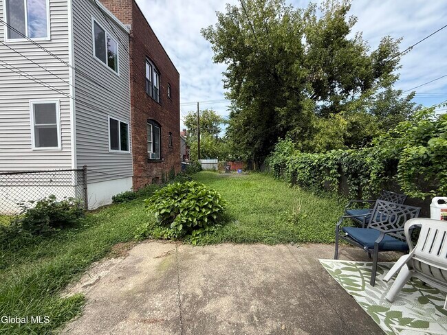 Building Photo - 403 2nd St