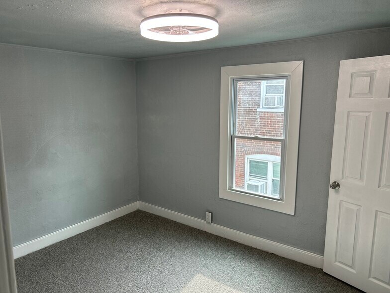 Building Photo - 1312 E 13th St