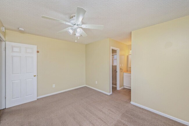 Building Photo - Updated 3 Bedroom in Great Location!