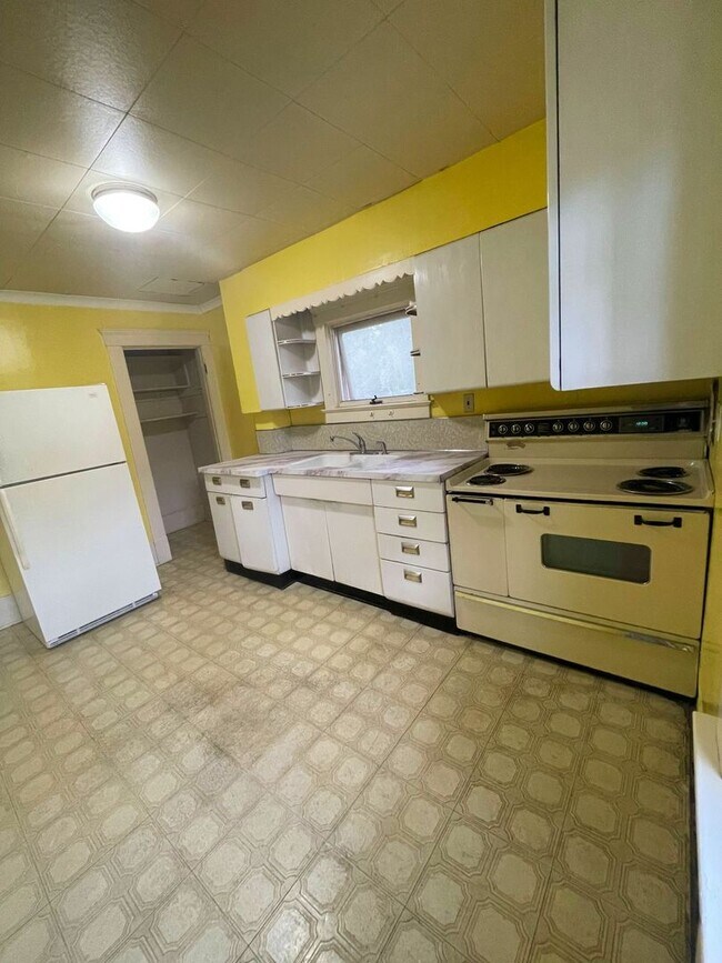 Building Photo - 914 Vaughn St